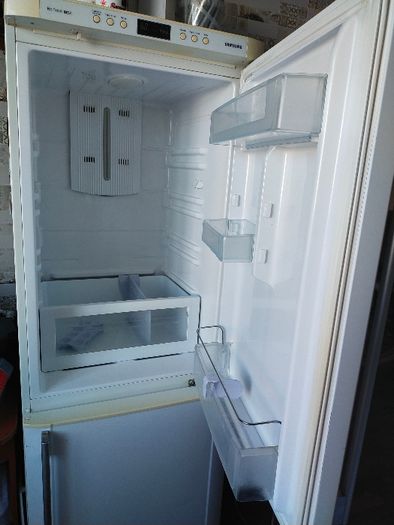 Продаю холодильник Самсунг в хорошем состоянии.