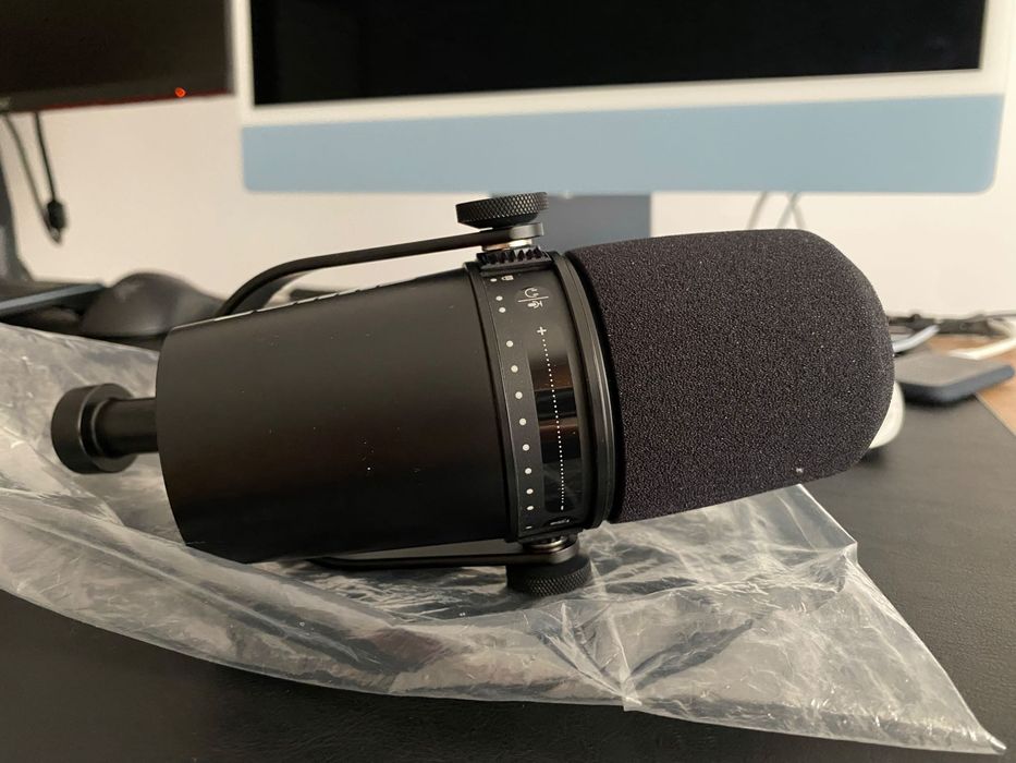 микрофон Shure MV7