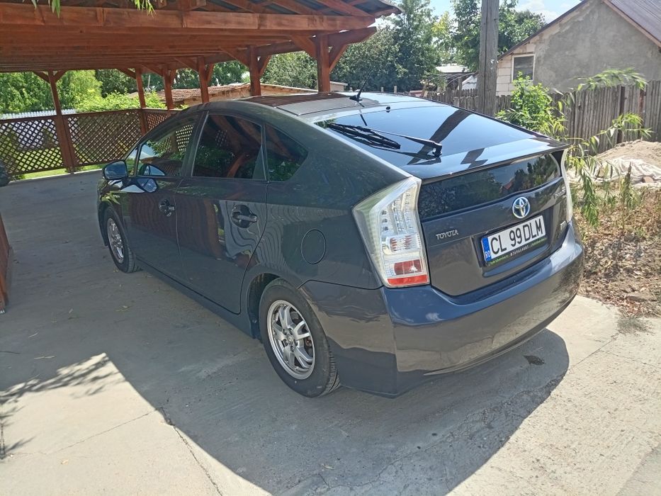 Vând Toyota prius 3 hibrid