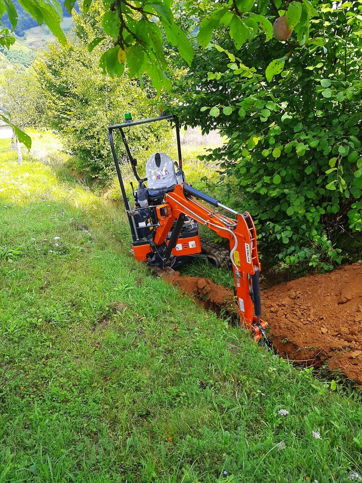 Miniexcavator de inchiriat/Sapaturi mecanizate