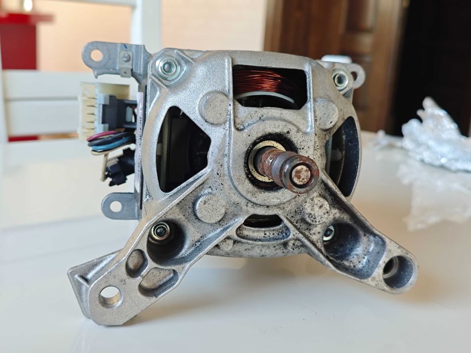 Vand motor masina de spalat Whirlpool cu 6 pini