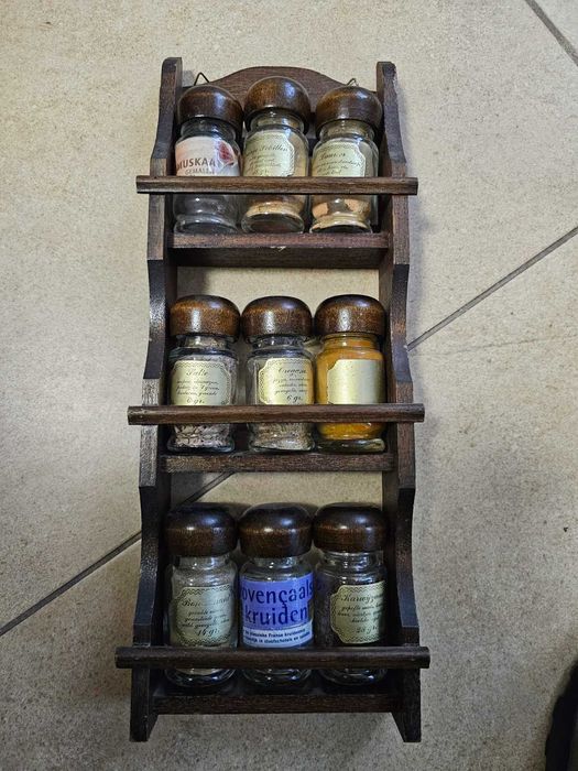 Шкафче за подправки