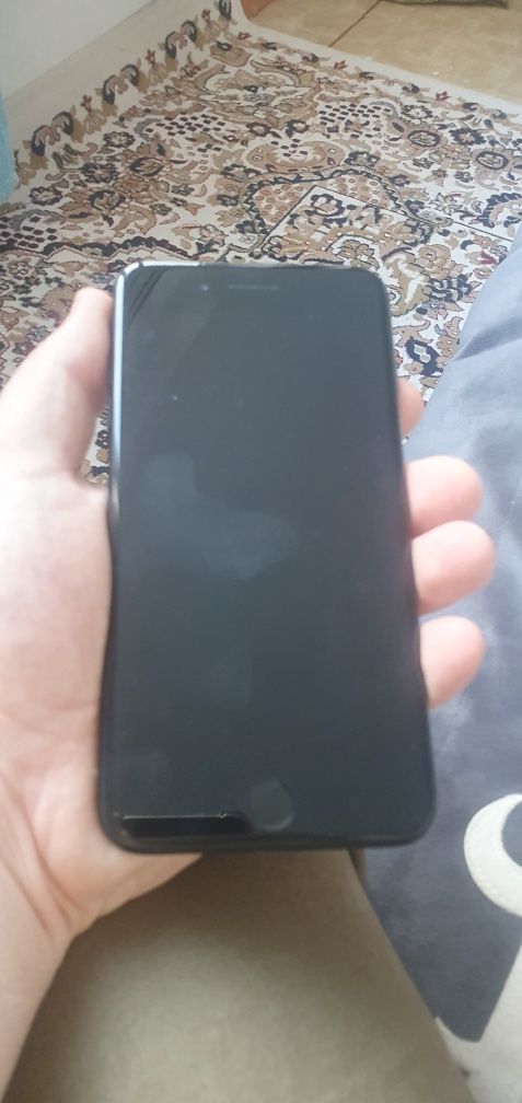 Продаю IPhone 7+ и Айпад 2