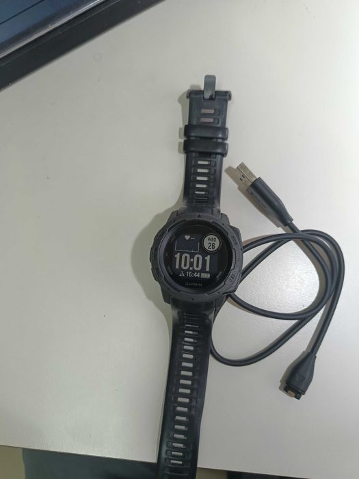 GPS часовник Garmin Instinct