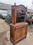 Mobilier vechi de camera