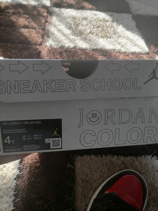 Jordan 1 mid bred mărime 36-37