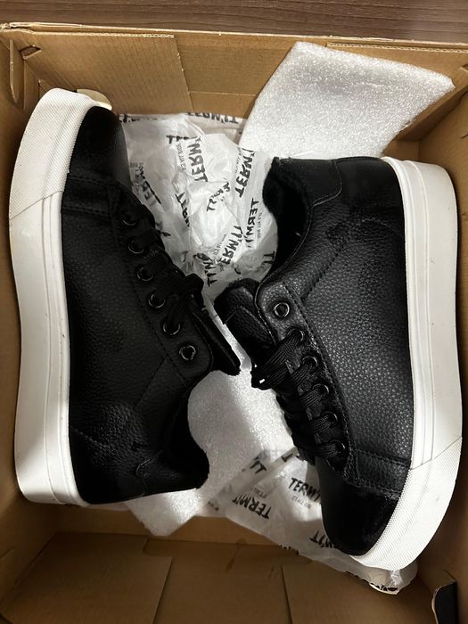 Зимный обувь новый ешқандай минусы жоқ размер үлкен болып сатайн дегем