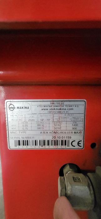 Masina de indreptat si roluit jante