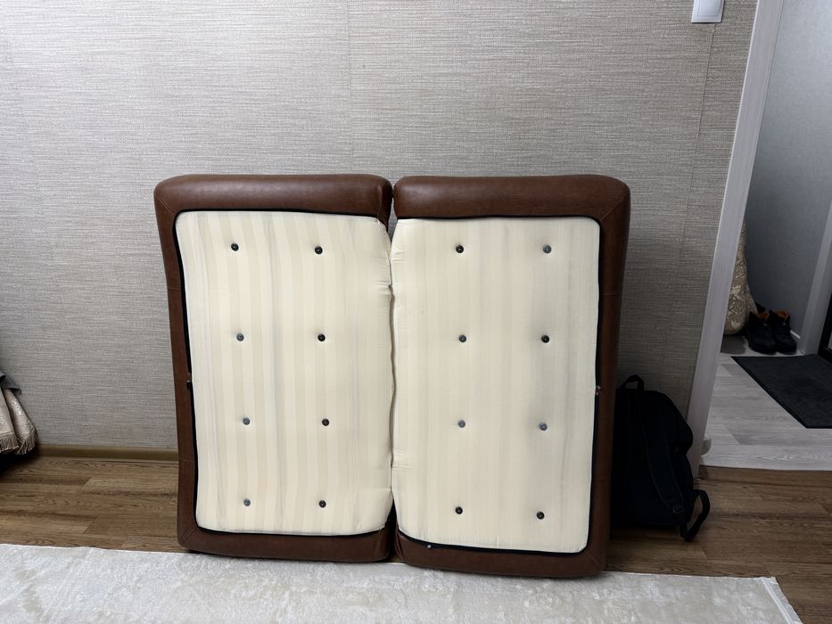Отдам два кресла. Без мягкого верха