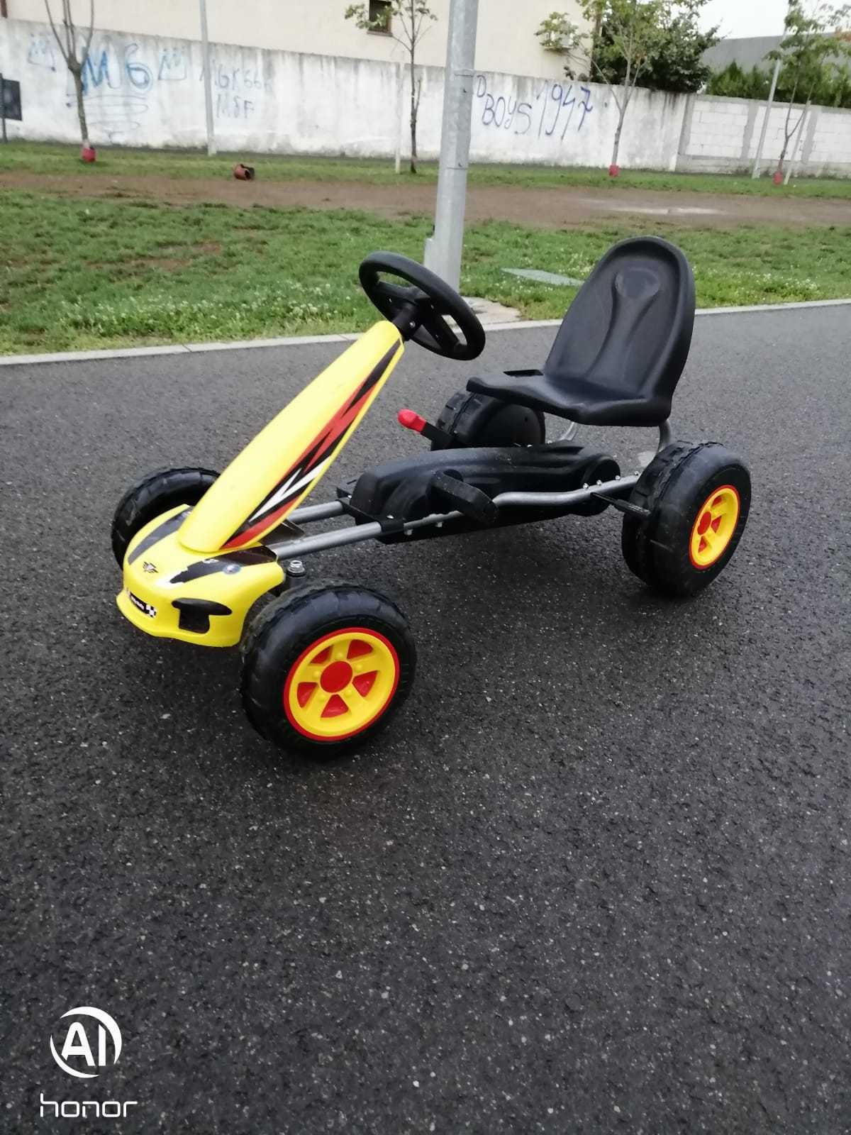 Kart cu pedale pentru copii - galben+negru