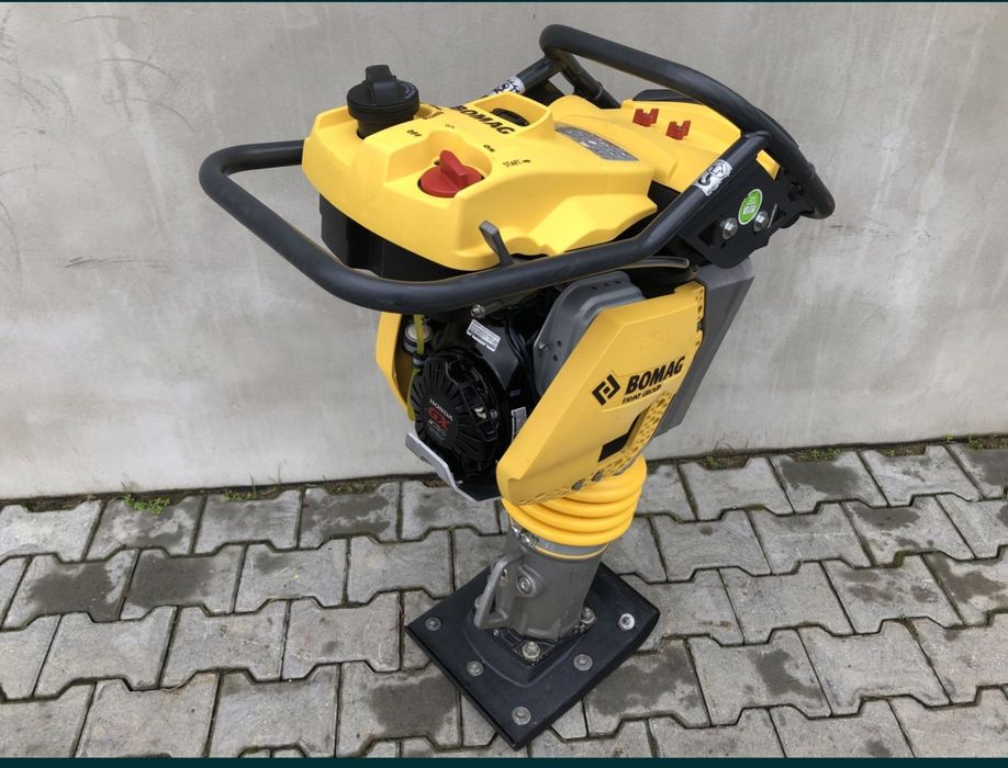 Inchiriez compactor Mai