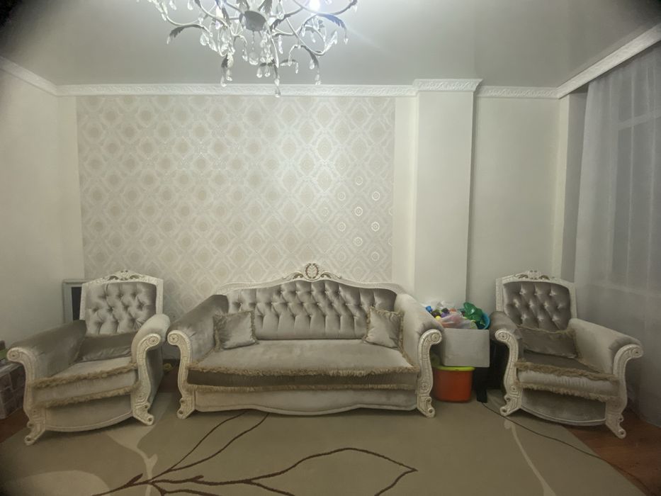 Продам диван с креслами