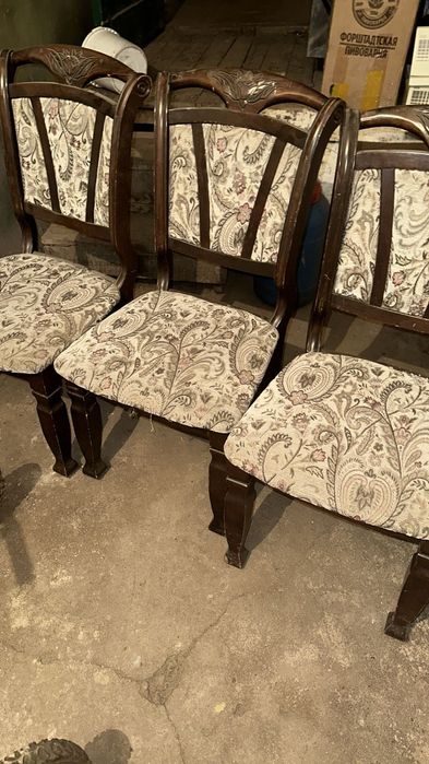 Стулья очень красиво и удобно