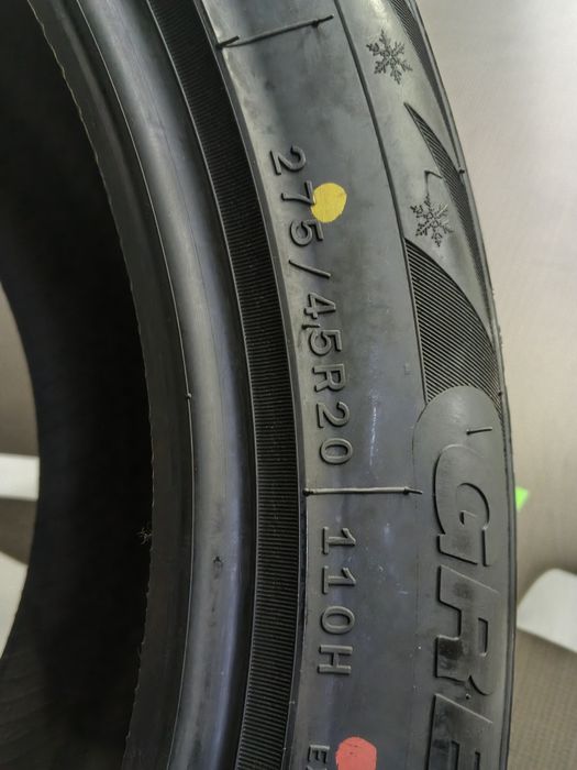 275 45 р20 Зимние шины  2 штук