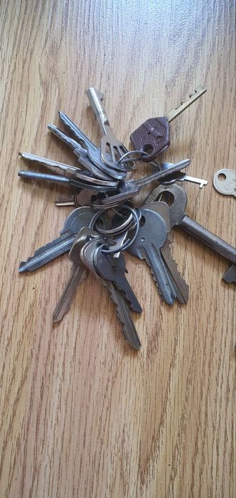 Ключи   разные, металлические