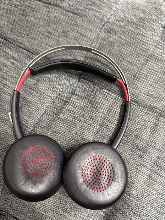 Слyшaлки Plantronics Voyager