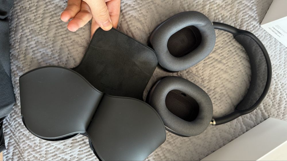 AirPods Max 2 Midnight (ново поколение) – отлично състояние