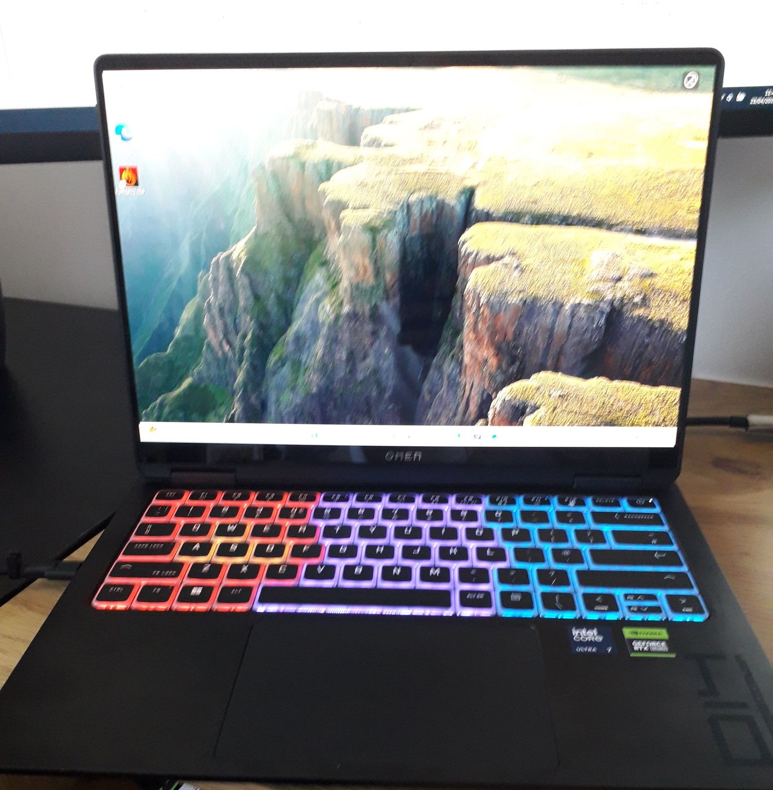 HP OMEN Transcend 14" Ultra 7 RTX 4060