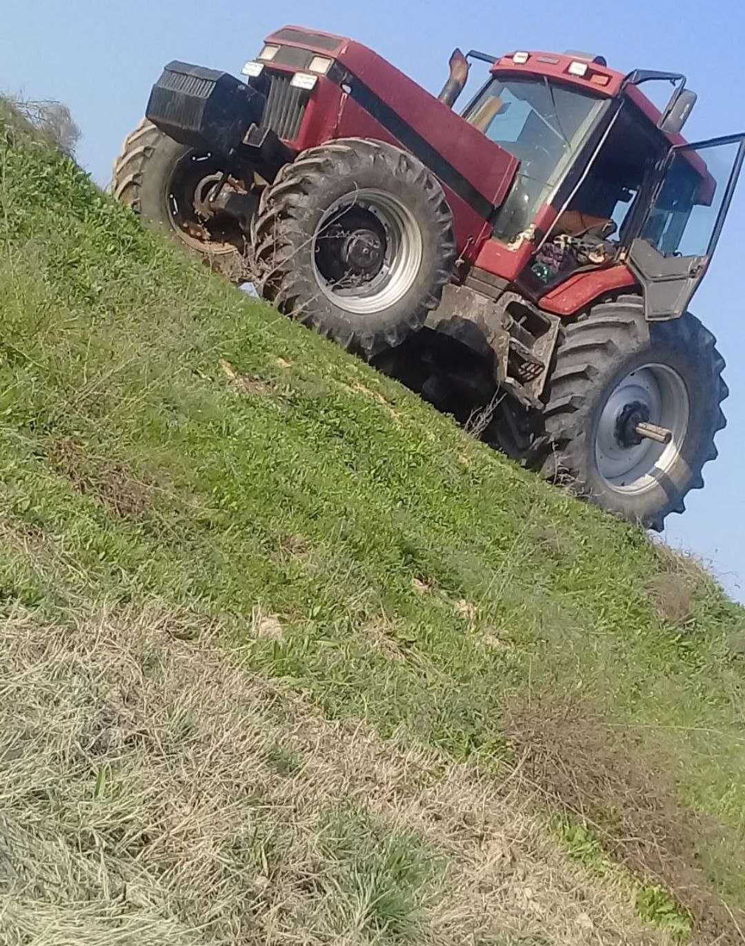 Traktor Magnium 8940