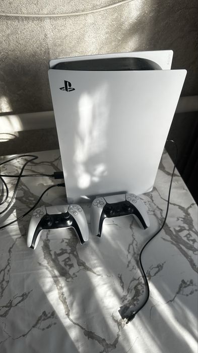 Продам  Play  Station 5