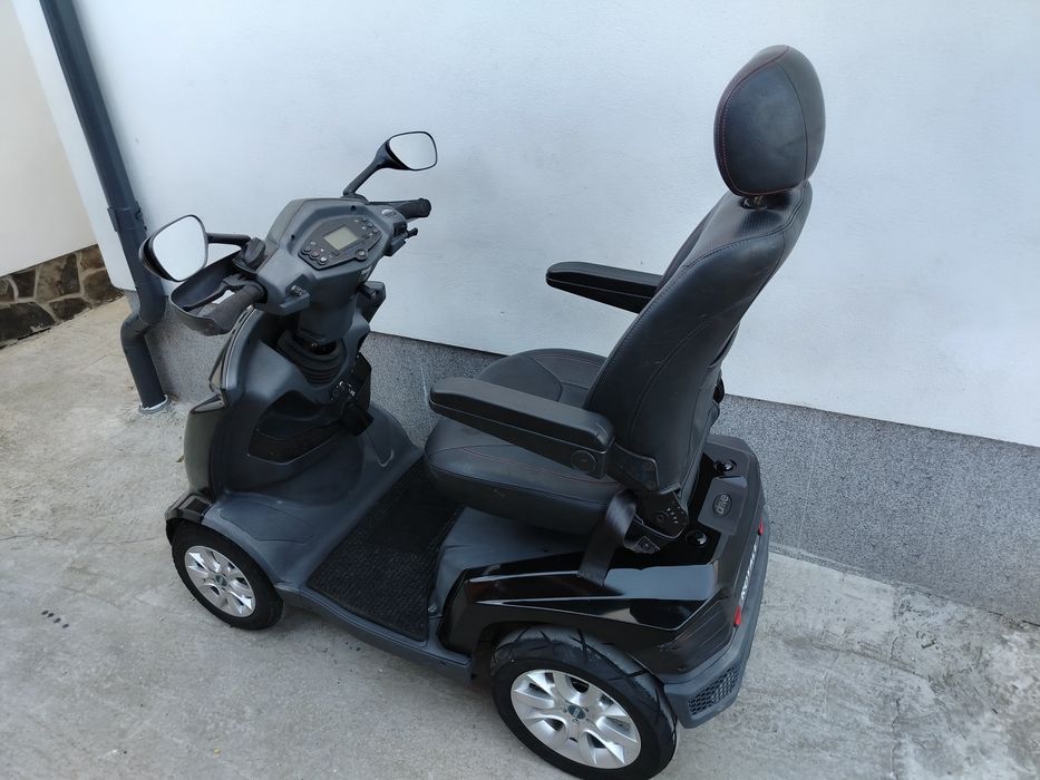 Cărucior scuter electric persoane cu dizabilități