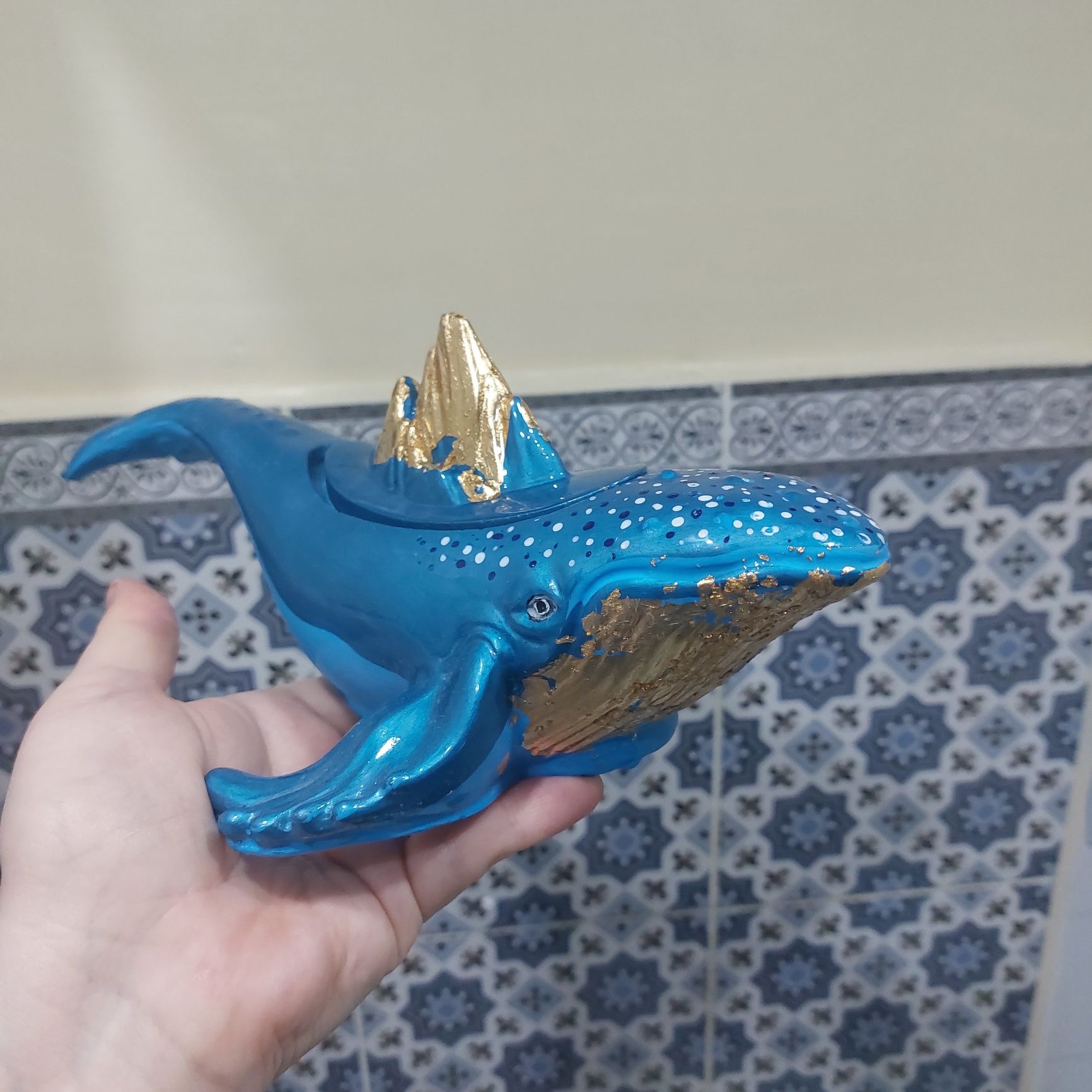 Кит , ручная работа