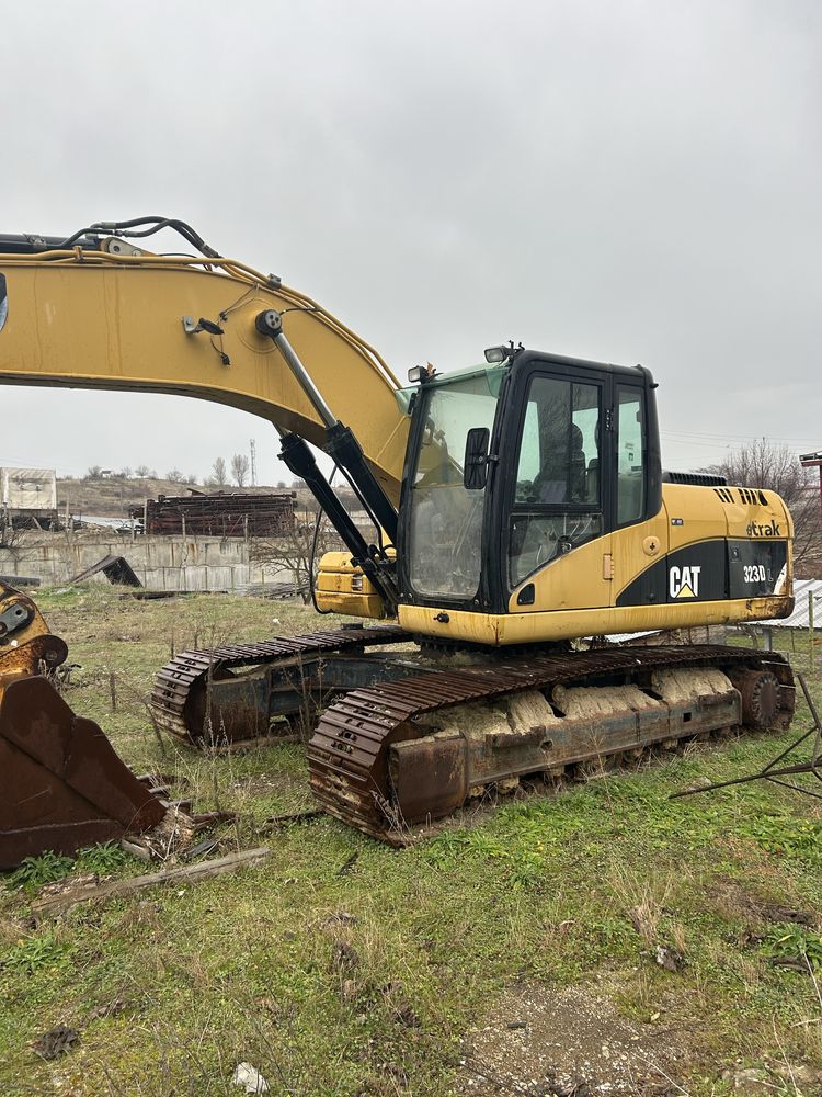 Верижен багер Caterpillar 323D L