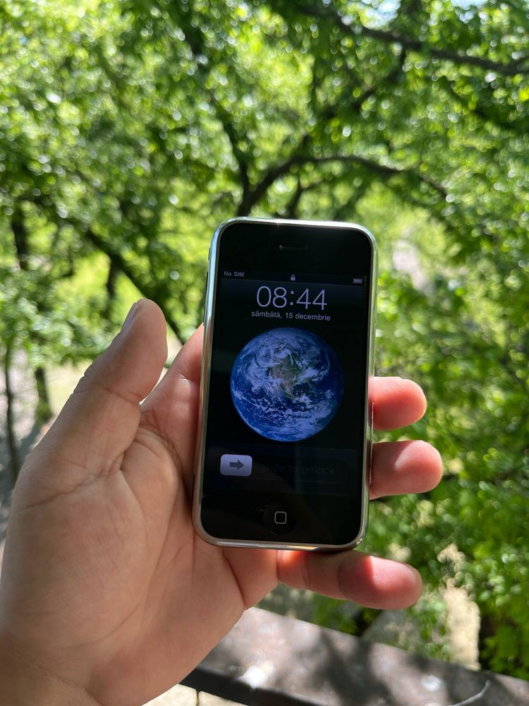 Iphone 2G 8 GB - model de colectie, stare buna