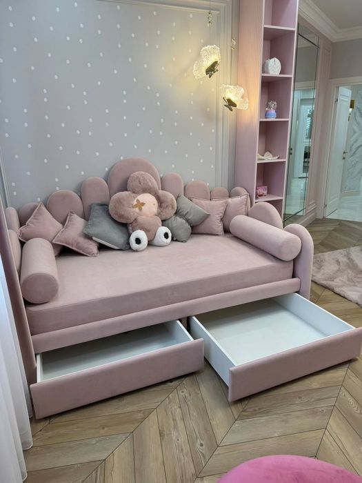 Диван мягкая кровать для девочек