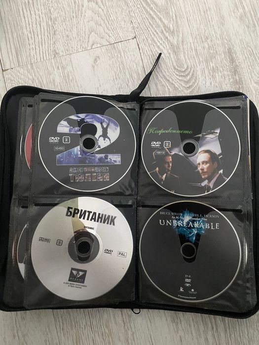 ДВД дискове в калъфи, без външни кутии