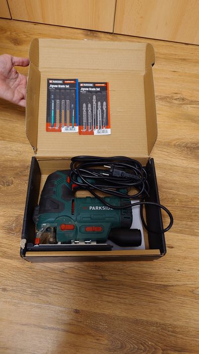 Ferastrau pendular PARKSIDE PSTD 800 C3 cu ghidare laser - soricel