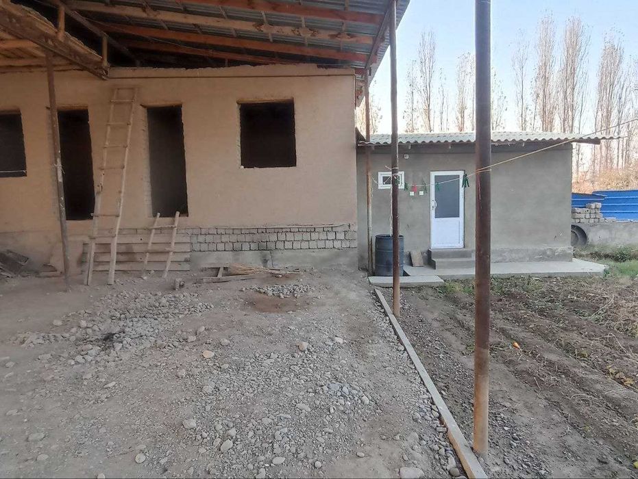 Uy sotiladi 6 sotix yer maydoni bilan pul zaurligi uchun sotiladi