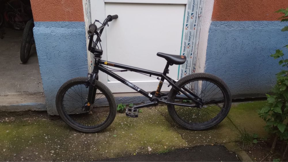 Bicicleta Bmx aproape noua