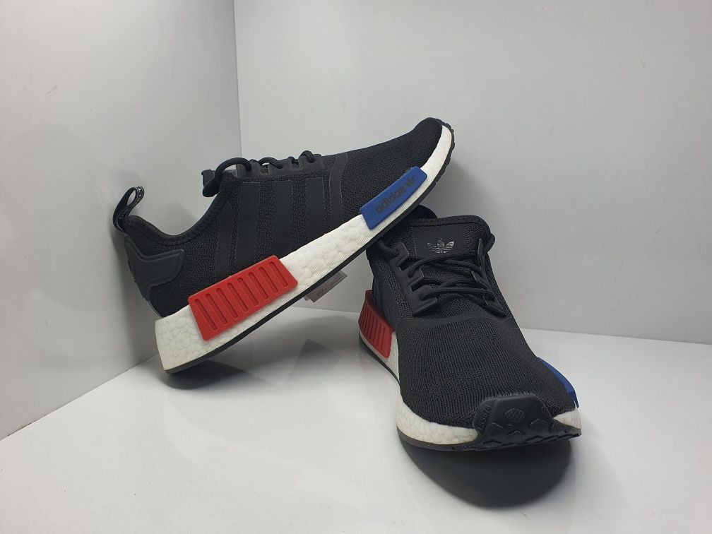 Маратонки Adidas NMD_R1 

Чисто нови с кутия.

Размер: 41 1/3 стелка 2