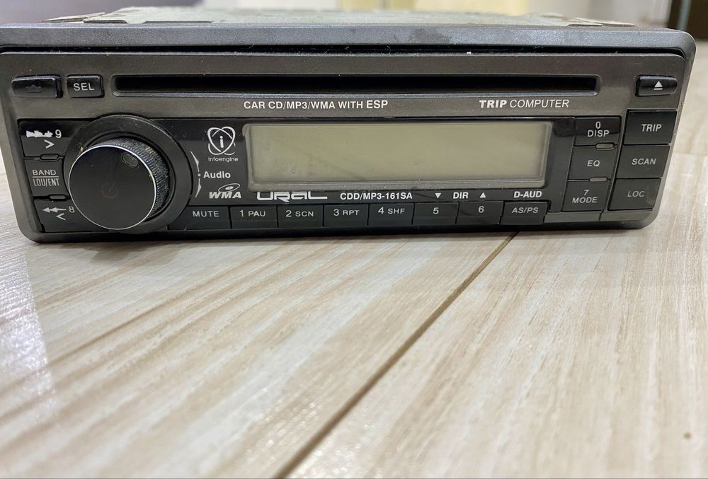 Продам автомагнитолу б/у оригинал. Продам автомагнитолу  б/у оригинал