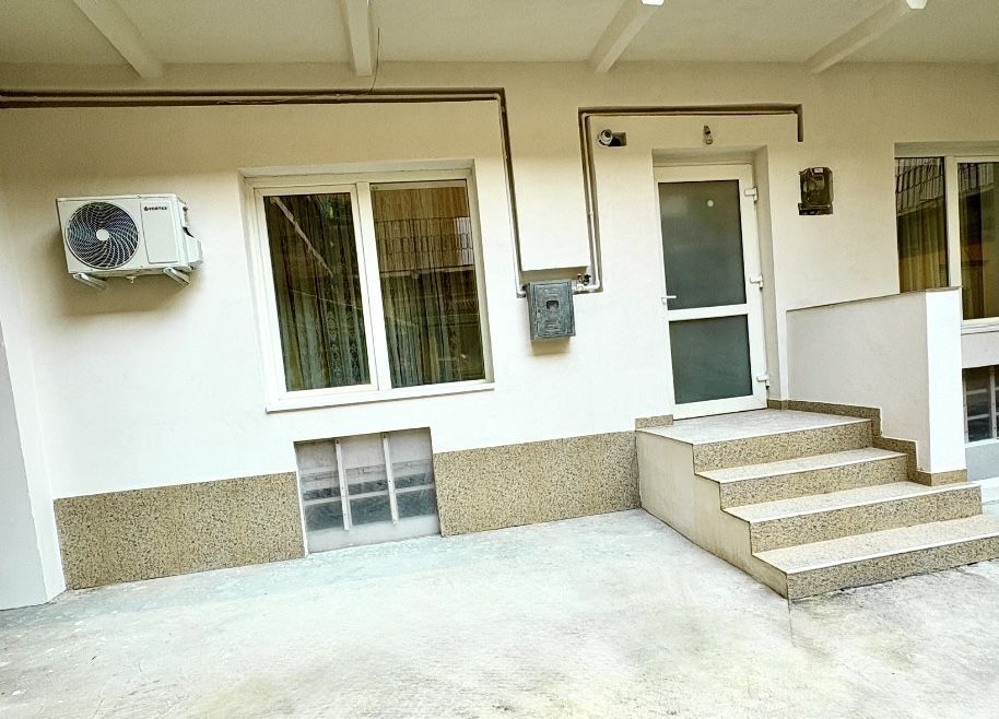 Apartament CENTRAL la casa,doua camere!