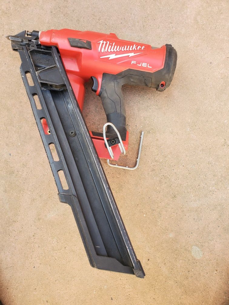 Pistol cuie milwaukee (hilti bosch dewalt makita metabo hikoki)