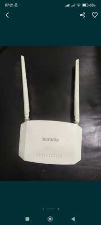 WiFi роутер Tenda.