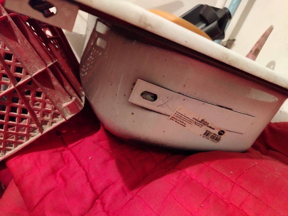 Продам раковину квадратную с смесителем