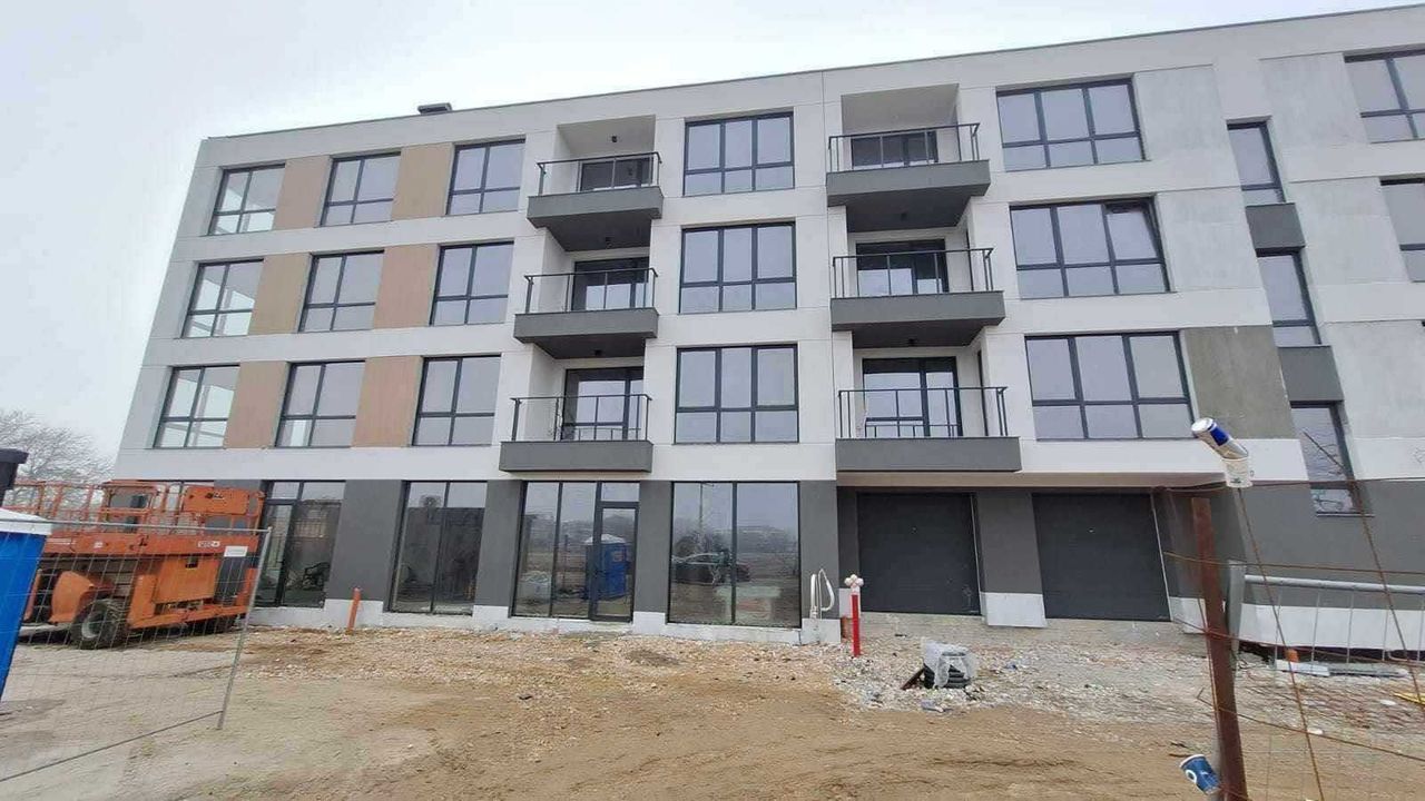 Продава се Двустаен апартамент в Пловдив, Остромила - 71 кв.м за 1434 €/кв.м - Снимка #2