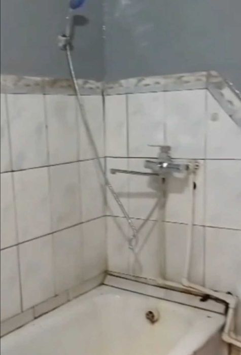 Shahar markazida Kvartira sotiladi 1-etaj  2 hona KlaraSetkin.Bozorcha