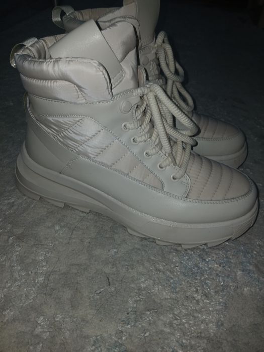 Зимний сопог сотилади малочний цвет