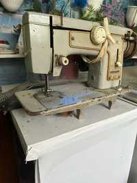 Швейная машина Мальва электрическая и ножной бу рабочий
