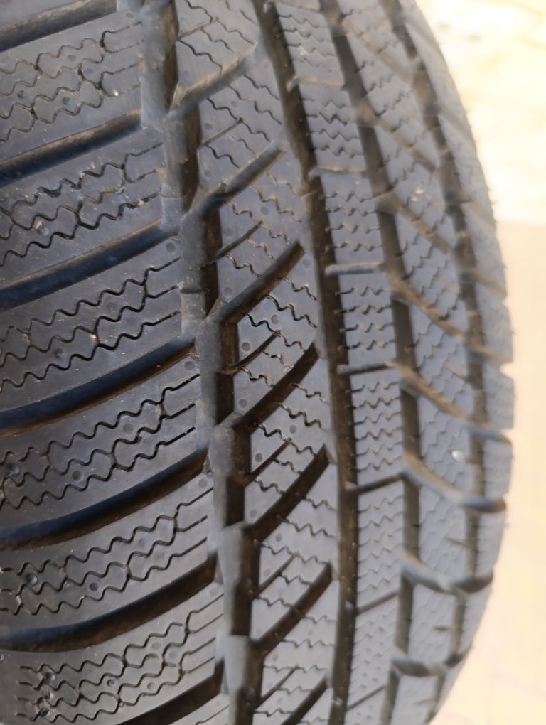 Зимни гуми Roadx 215/65/16 dot 2024