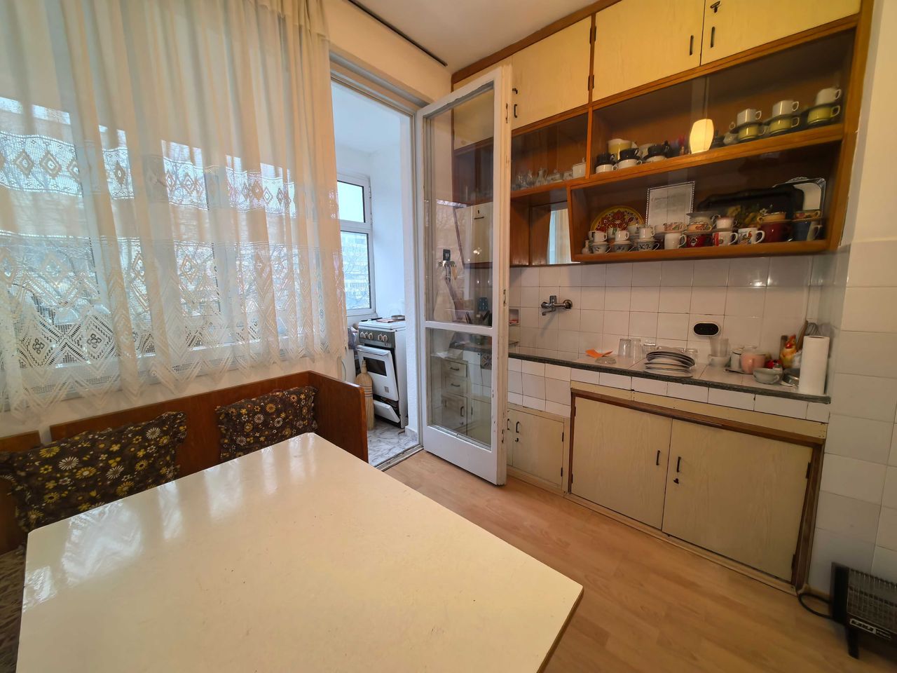 Продава се Тристаен апартамент в Ямбол, Зорница - 72 кв.м за 1063 €/кв.м - Снимка #2