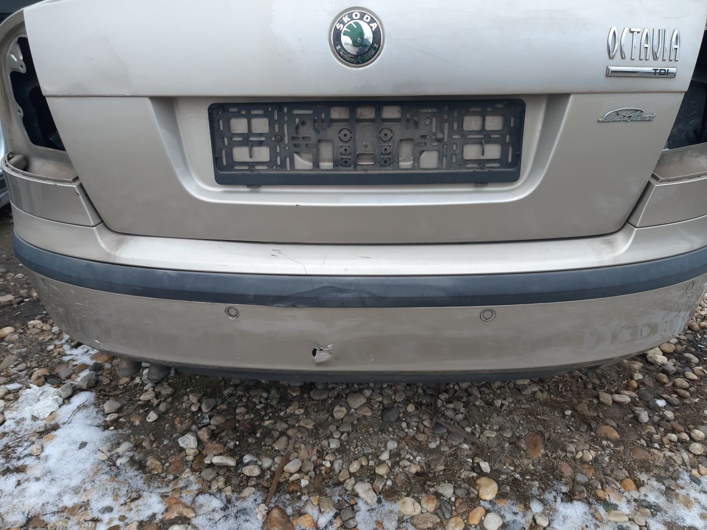 Bara spate skoda octavia 2  cu senzori