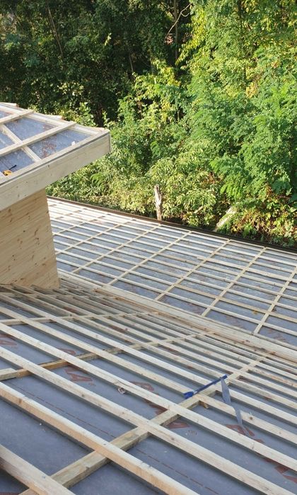 Executam acoperisuri și reparații