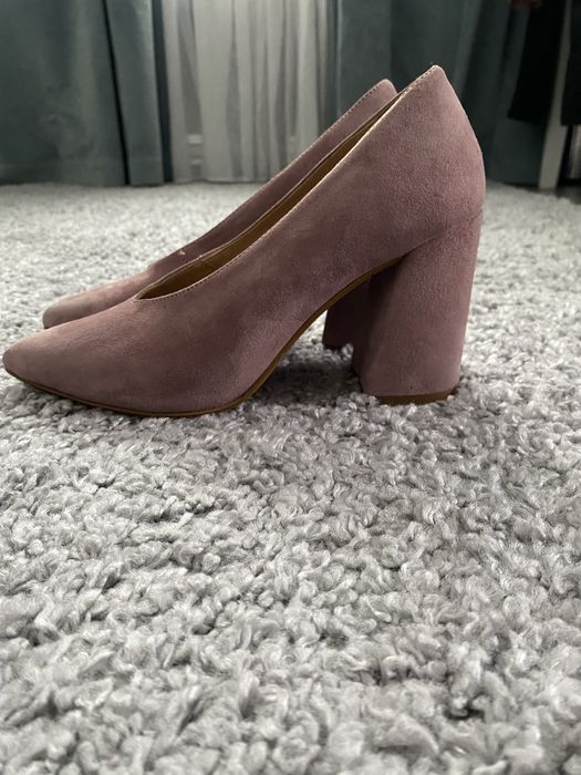 Pantofi cu toc piele intoarsa