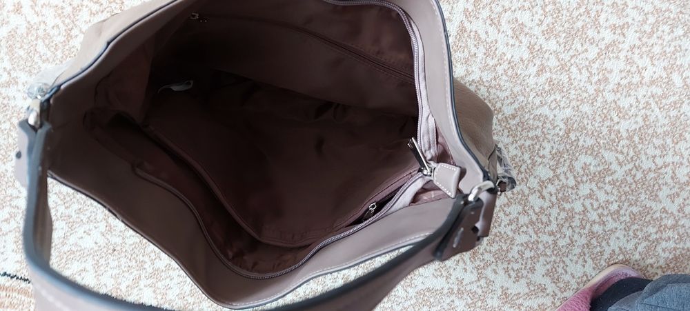 Нова дамска чанта тип торба