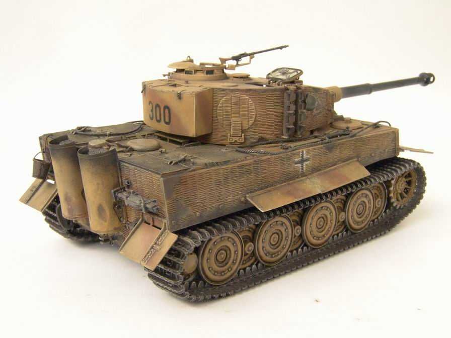 Сборная модель немецкого танка Т-VI TIGER 1 ausf E с циммеритом 1:35